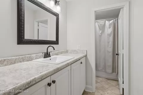Bath - 96 Summit Ridge Dr, Brandon, MS 39042 photo 4 of 4