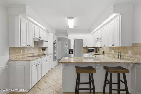 Kitchen - 96 Summit Ridge Dr, Brandon, MS 39042 photo 5 of 5