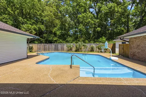 Exterior - 96 Summit Ridge Dr, Brandon, MS 39042 photo 4 of 9