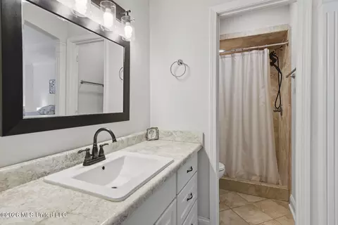 Bath - 96 Summit Ridge Dr, Brandon, MS 39042 photo 3 of 4