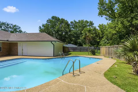 Exterior - 96 Summit Ridge Dr, Brandon, MS 39042 photo 6 of 9