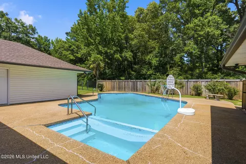 Exterior - 96 Summit Ridge Dr, Brandon, MS 39042 photo 5 of 9