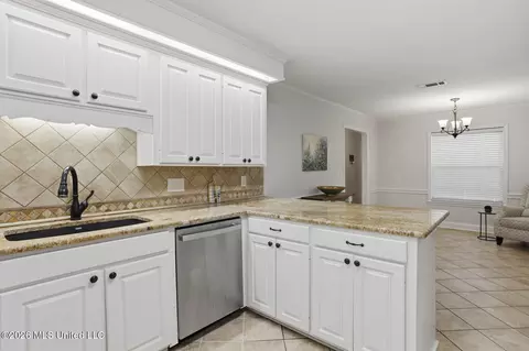 Kitchen - 96 Summit Ridge Dr, Brandon, MS 39042 photo 1 of 5