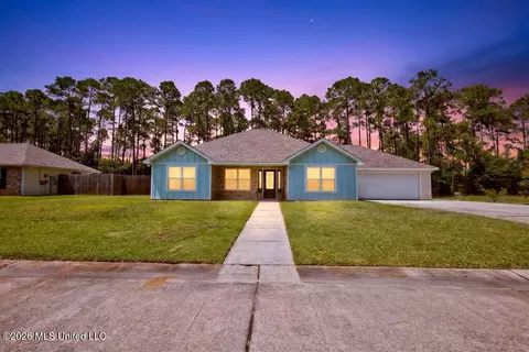 817 Kyle Cir, Waveland, MS 39576