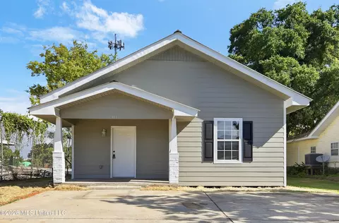 411 Henry Ave, Pascagoula, MS 39567
