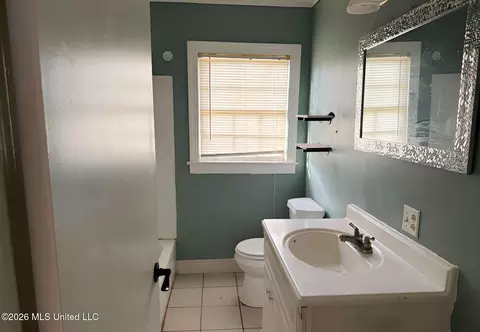 Bath - 1016 N Jackson St, Brookhaven, MS 39601 photo 1 of 1