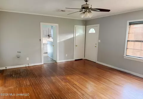 Living - 1016 N Jackson St, Brookhaven, MS 39601 photo 2 of 3