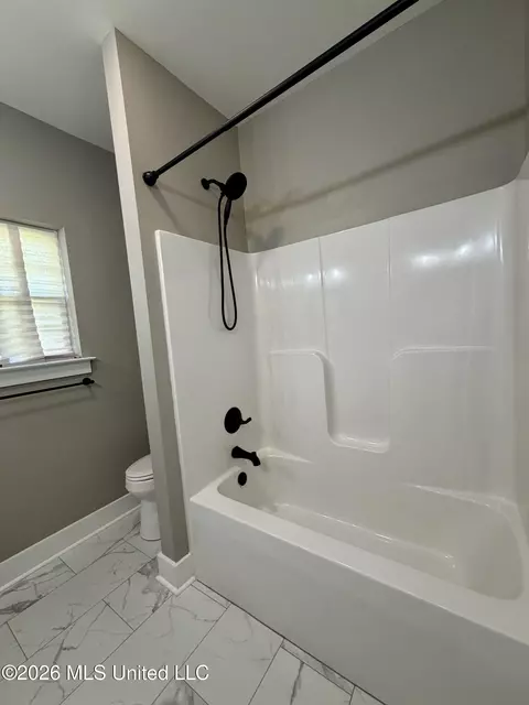 Bath - 509 Pemberton Pl, Picayune, MS 39466 photo 6 of 7