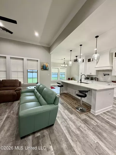 Kitchen - 509 Pemberton Pl, Picayune, MS 39466 photo 2 of 4