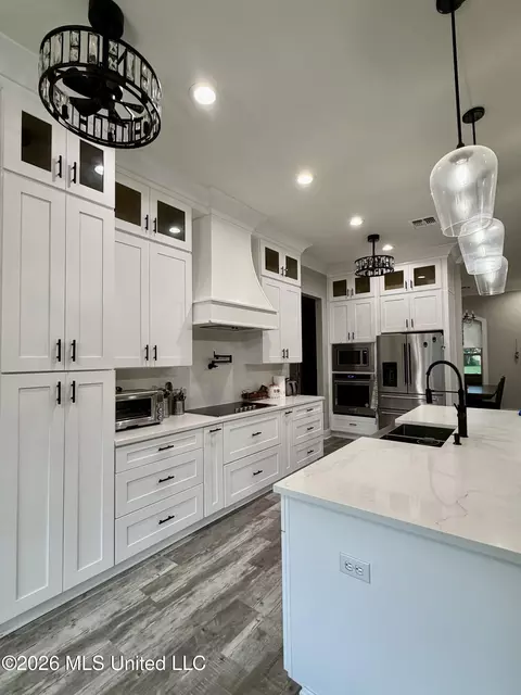 Kitchen - 509 Pemberton Pl, Picayune, MS 39466 photo 3 of 4