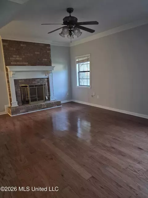 Living - 6313 Cedarwood Dr, Jackson, MS 39213 photo 3 of 5