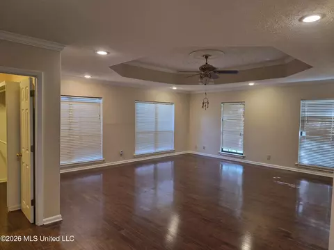 Living - 6313 Cedarwood Dr, Jackson, MS 39213 photo 2 of 5