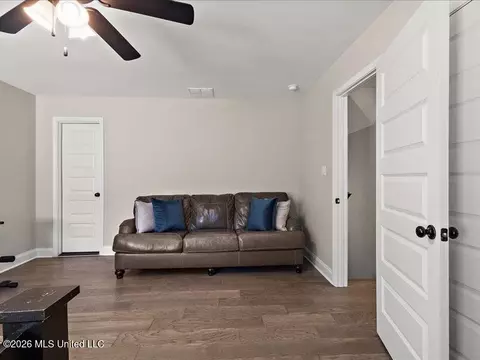 Entry Way - 722 Dudley Dr, Hernando, MS 38632 photo 5 of 5