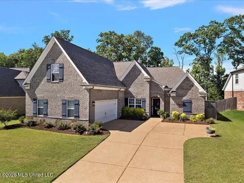Exterior - 722 Dudley Dr, Hernando, MS 38632 photo 3 of 10
