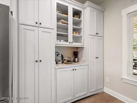 Kitchen - 722 Dudley Dr, Hernando, MS 38632 photo 4 of 5