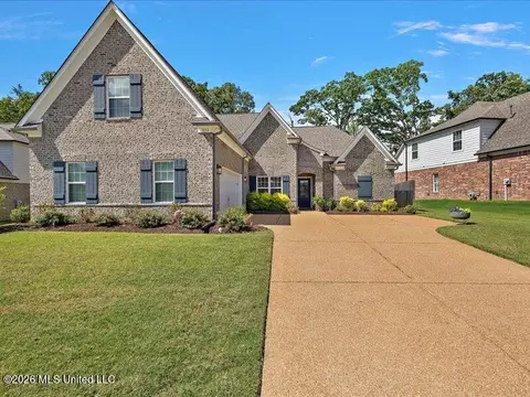 Exterior - 722 Dudley Dr, Hernando, MS 38632 photo 5 of 10