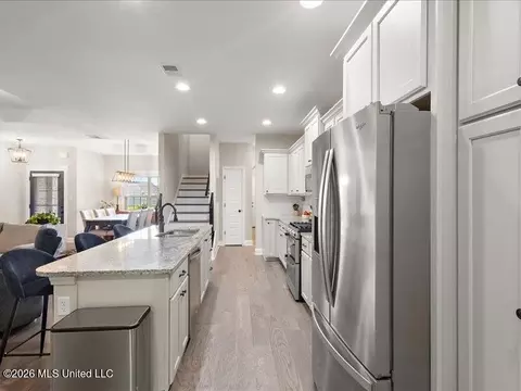 Entry Way - 722 Dudley Dr, Hernando, MS 38632 photo 3 of 5