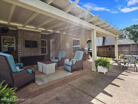 Exterior - 722 Dudley Dr, Hernando, MS 38632 photo 9 of 10