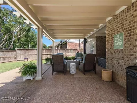 Exterior - 722 Dudley Dr, Hernando, MS 38632 photo 7 of 10