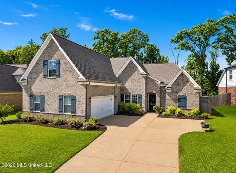 Exterior - 722 Dudley Dr, Hernando, MS 38632 photo 2 of 10