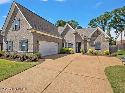 Exterior - 722 Dudley Dr, Hernando, MS 38632 photo 6 of 10