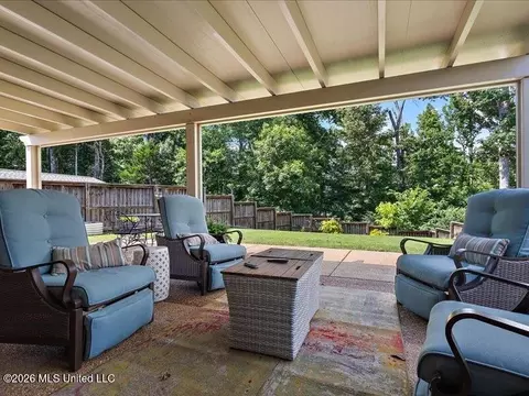 Exterior - 722 Dudley Dr, Hernando, MS 38632 photo 8 of 10