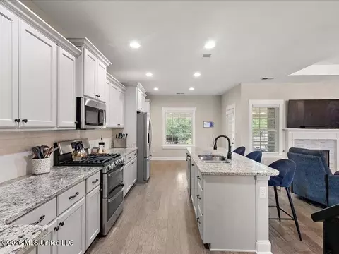 Kitchen - 722 Dudley Dr, Hernando, MS 38632 photo 1 of 5