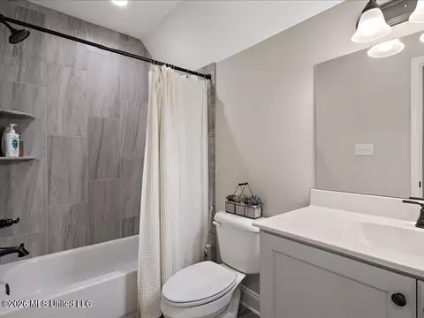 Bath - 722 Dudley Dr, Hernando, MS 38632 photo 6 of 8