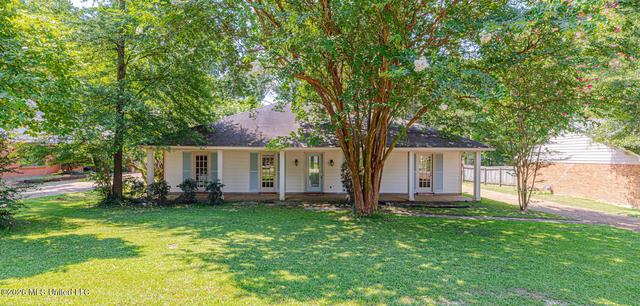 111 Squirrel Hill Dr, Ridgeland, MS 39157