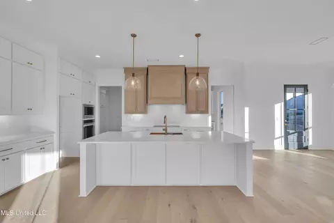 Kitchen - 800 Arbor Pt, Brandon, MS 39047 photo 4 of 4