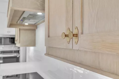 Kitchen - 800 Arbor Pt, Brandon, MS 39047 photo 2 of 4