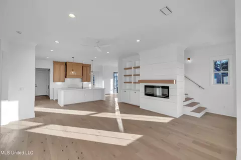 Living - 800 Arbor Pt, Brandon, MS 39047 photo 1 of 3
