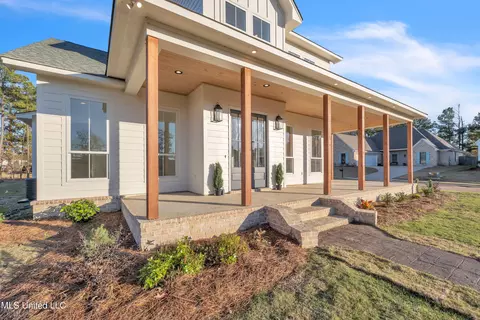 Exterior - 800 Arbor Pt, Brandon, MS 39047 photo 2 of 4