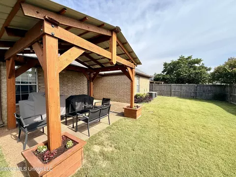 Exterior - 5692 E Bedford Loop, Southaven, MS 38672 photo 3 of 3