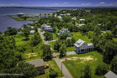 112 Leopold St, Bay Saint Louis, MS 39520