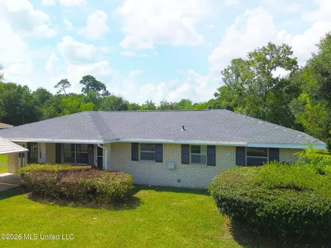 2525 W David Dr, Gulfport, MS 39503