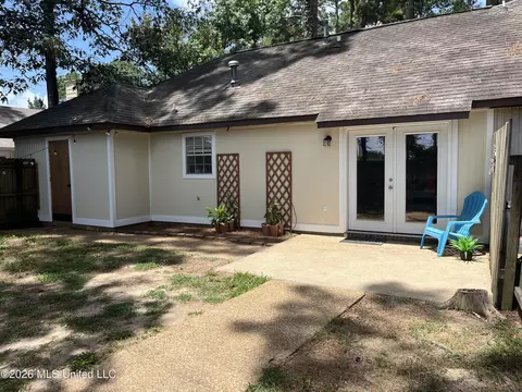 Exterior - 121 Fairfax Cir #B, Brandon, MS 39047 photo 8 of 10