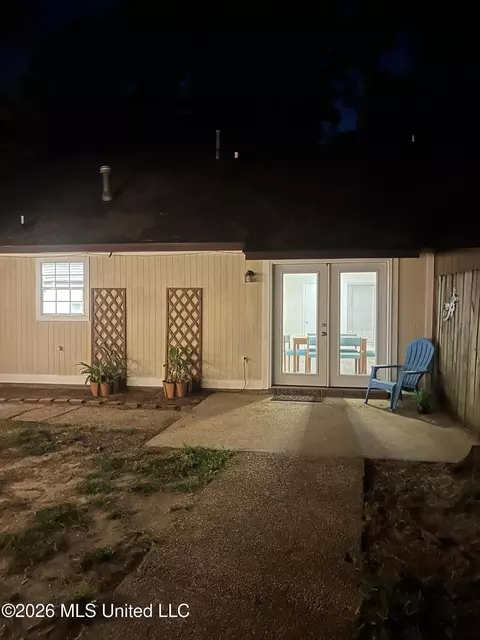 Exterior - 121 Fairfax Cir #B, Brandon, MS 39047 photo 5 of 10