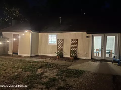 Exterior - 121 Fairfax Cir #B, Brandon, MS 39047 photo 6 of 10
