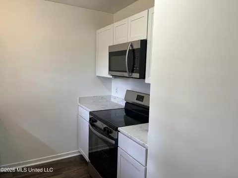 Kitchen - 121 Fairfax Cir #B, Brandon, MS 39047 photo 1 of 2