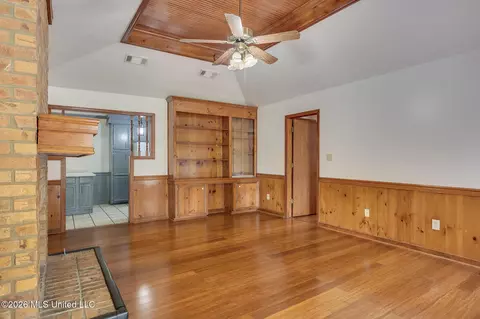 Living - 551 Buchanan Dr, Byram, MS 39272 photo 2 of 2