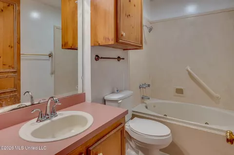 Bath - 551 Buchanan Dr, Byram, MS 39272 photo 2 of 2