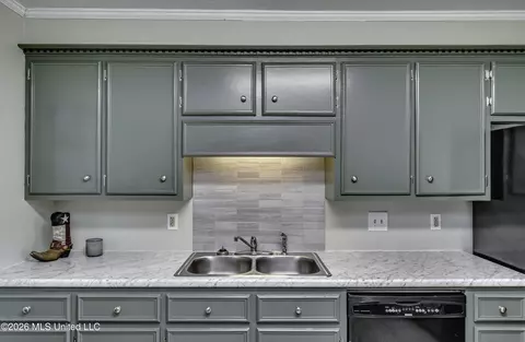 Kitchen - 126 Ridge Rd, Brandon, MS 39042 photo 5 of 7