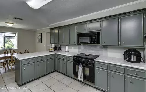 Kitchen - 126 Ridge Rd, Brandon, MS 39042 photo 3 of 7