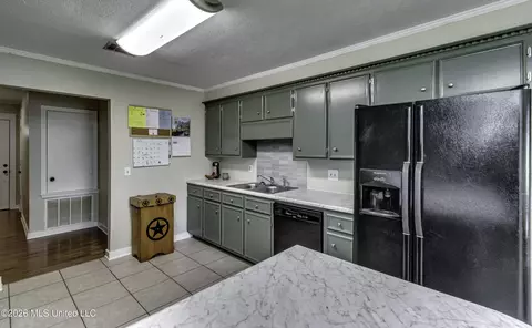 Kitchen - 126 Ridge Rd, Brandon, MS 39042 photo 6 of 7