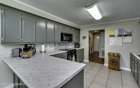Kitchen - 126 Ridge Rd, Brandon, MS 39042 photo 7 of 7