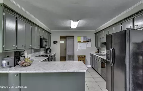 Kitchen - 126 Ridge Rd, Brandon, MS 39042 photo 1 of 7