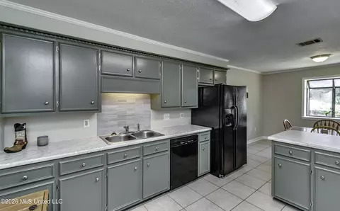 Kitchen - 126 Ridge Rd, Brandon, MS 39042 photo 2 of 7