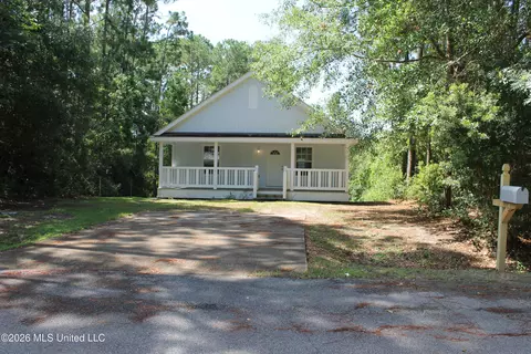 3413 Bream St, Gautier, MS 39553