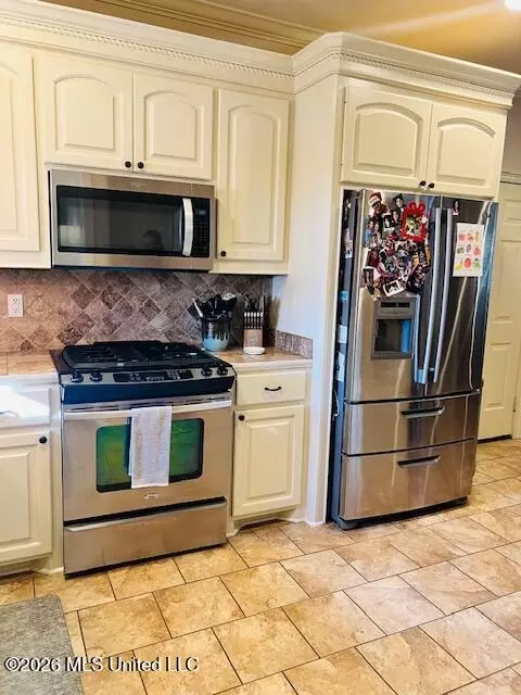 Kitchen - 406 Copper Ridge Dr, Florence, MS 39073 photo 2 of 5
